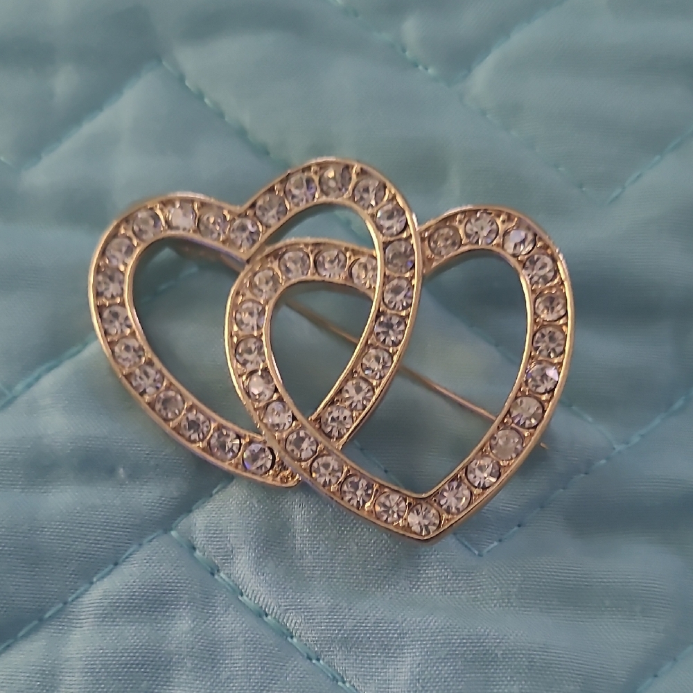 Elegant Gold Heart-Shaped Crystal Brooch